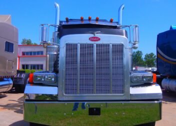 eighteen wheeler, truck, big, commercial, transportation, eighteen, delivery, tractor, trucker, hauling, transport, cab, industry, industrial, carrier, ship, freighter, hauler, rig, wheeler, trucking, freight, semi, heavy, diesel, haul, interstate, blue truck, trucker, trucker, trucker, trucker, trucker