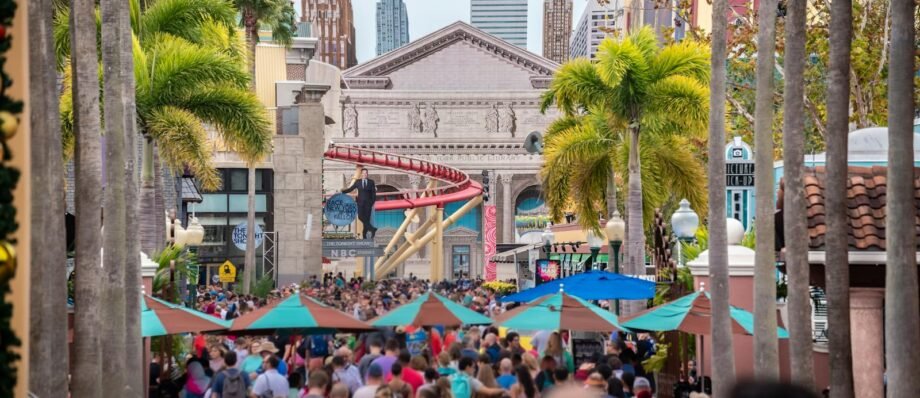 Vibrant scene with a large crowd at Universal Studios Orlando, capturing the lively theme park atmosphere.