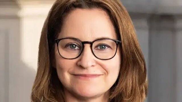 AK-LAWYER-MICHELLE-RAPOPORT-DIFF-SIZE