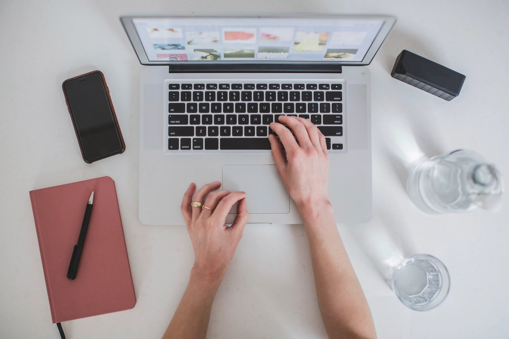 Getting legal help online from a laptop